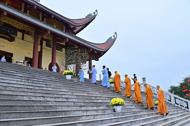 Preaching dharma at Giai Lam pagoda in the eleventh day of propagation trip in the Northern