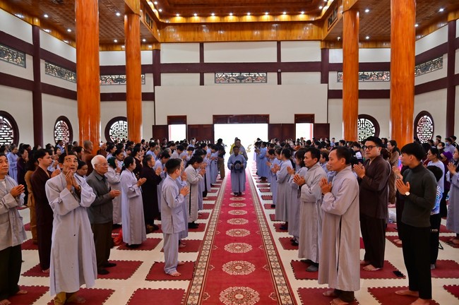 Preaching dharma at Giai Lam pagoda in the eleventh day of propagation trip in the Northern