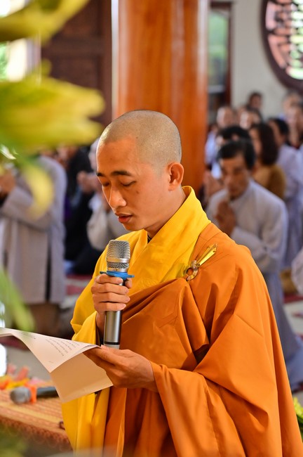 Preaching dharma at Giai Lam pagoda in the eleventh day of propagation trip in the Northern