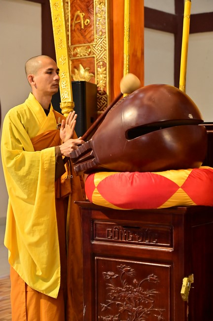 Preaching dharma at Giai Lam pagoda in the eleventh day of propagation trip in the Northern