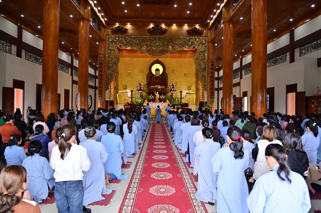 Preaching dharma at Giai Lam pagoda in the eleventh day of propagation trip in the Northern