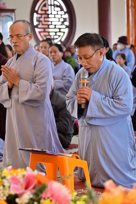 Preaching dharma at Giai Lam pagoda in the eleventh day of propagation trip in the Northern