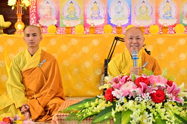 Preaching dharma at Giai Lam pagoda in the eleventh day of propagation trip in the Northern