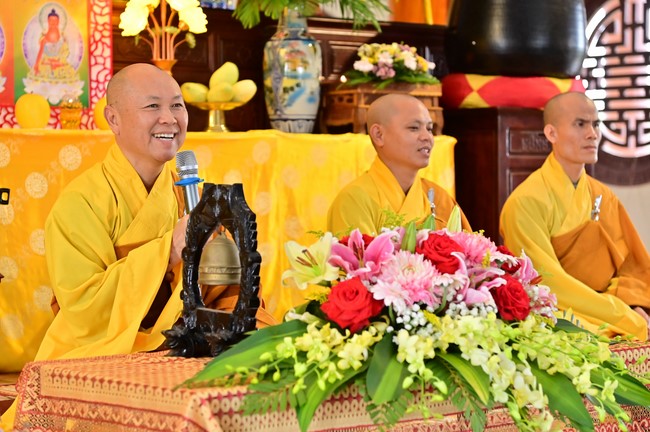 Preaching dharma at Giai Lam pagoda in the eleventh day of propagation trip in the Northern