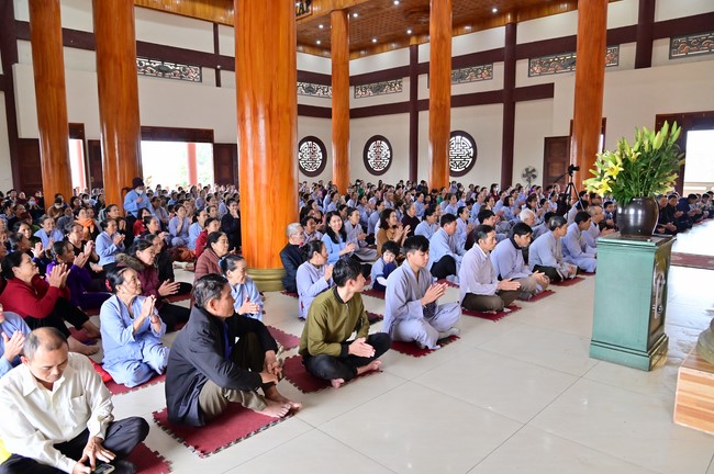 Preaching dharma at Giai Lam pagoda in the eleventh day of propagation trip in the Northern