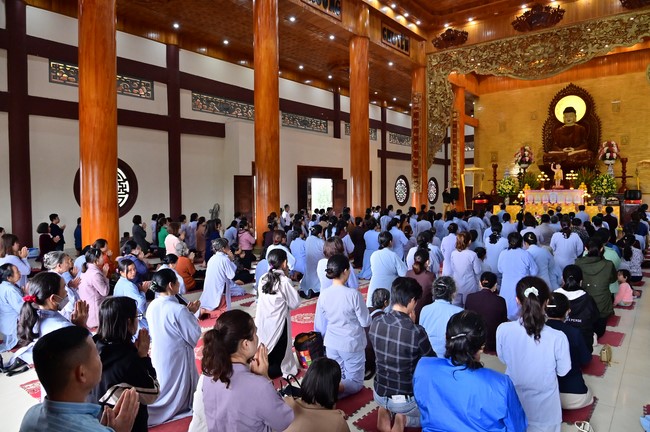 Preaching dharma at Giai Lam pagoda in the eleventh day of propagation trip in the Northern
