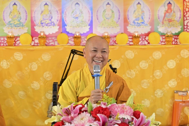 Preaching dharma at Giai Lam pagoda in the eleventh day of propagation trip in the Northern