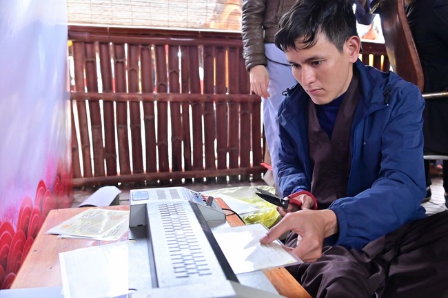 Preaching dharma at Giai Lam pagoda in the eleventh day of propagation trip in the Northern