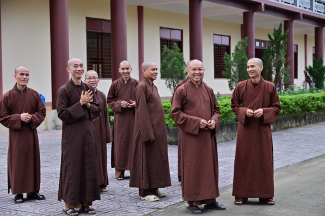 Preaching dharma at Giai Lam pagoda in the eleventh day of propagation trip in the Northern