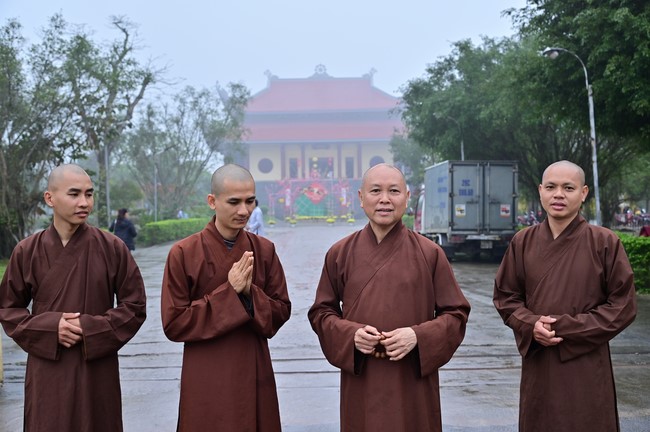 Preaching dharma at Giai Lam pagoda in the eleventh day of propagation trip in the Northern