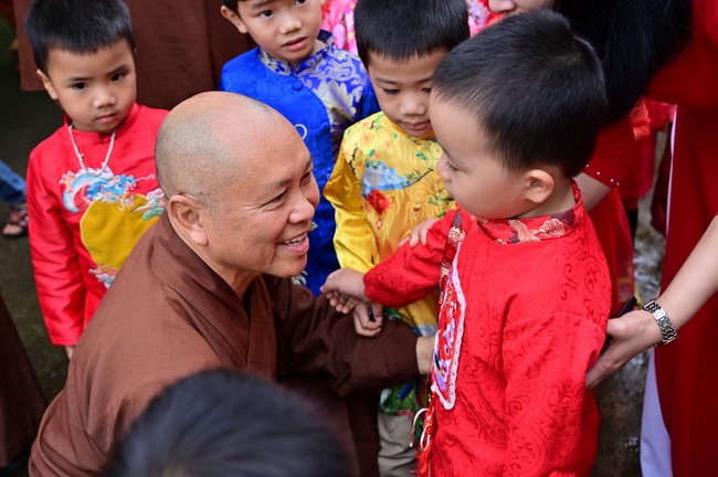 Preaching dharma at Giai Lam pagoda in the eleventh day of propagation trip in the Northern