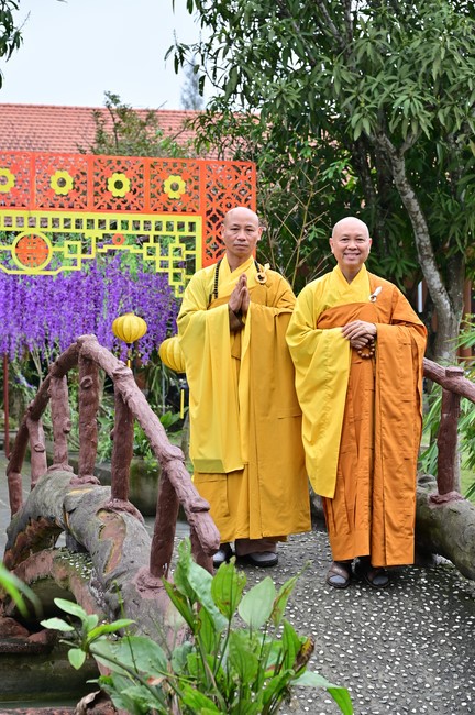 Preaching dharma at Giai Lam pagoda in the eleventh day of propagation trip in the Northern