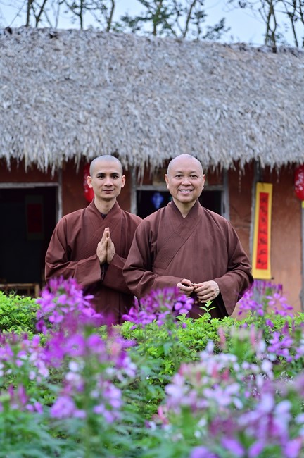 Preaching dharma at Giai Lam pagoda in the eleventh day of propagation trip in the Northern