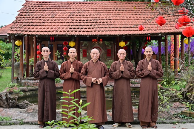 Preaching dharma at Giai Lam pagoda in the eleventh day of propagation trip in the Northern