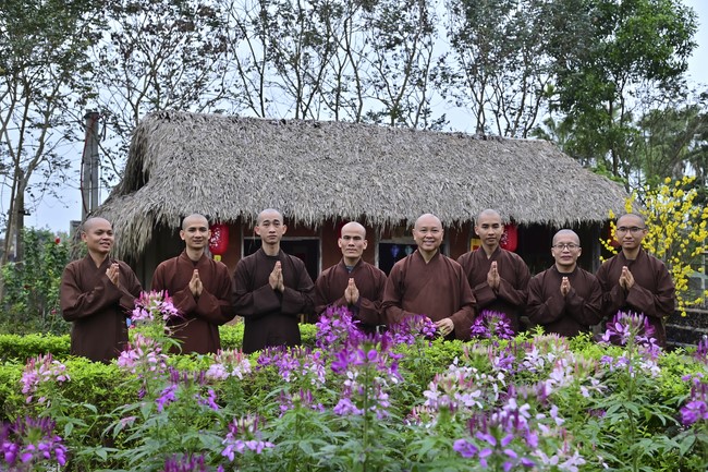 Preaching dharma at Giai Lam pagoda in the eleventh day of propagation trip in the Northern