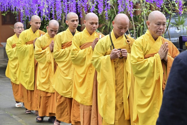 Preaching dharma at Giai Lam pagoda in the eleventh day of propagation trip in the Northern