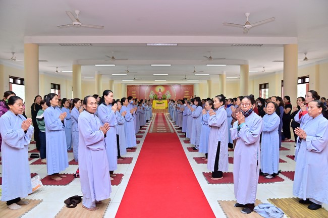 Preaching dharma at Giai Lam pagoda in the eleventh day of propagation trip in the Northern