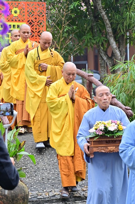Preaching dharma at Giai Lam pagoda in the eleventh day of propagation trip in the Northern