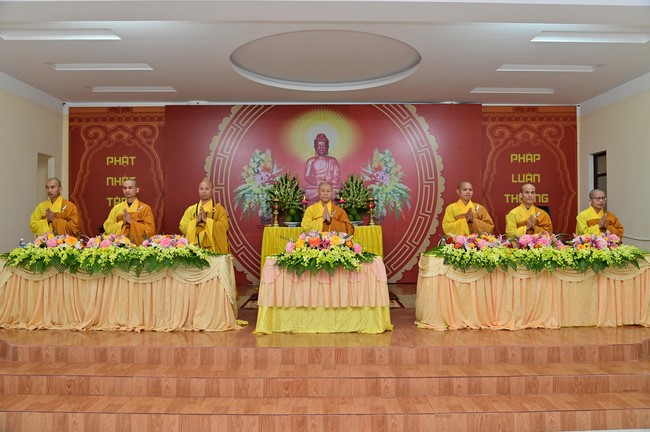 Preaching dharma at Giai Lam pagoda in the eleventh day of propagation trip in the Northern