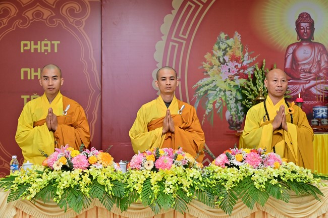 Preaching dharma at Giai Lam pagoda in the eleventh day of propagation trip in the Northern