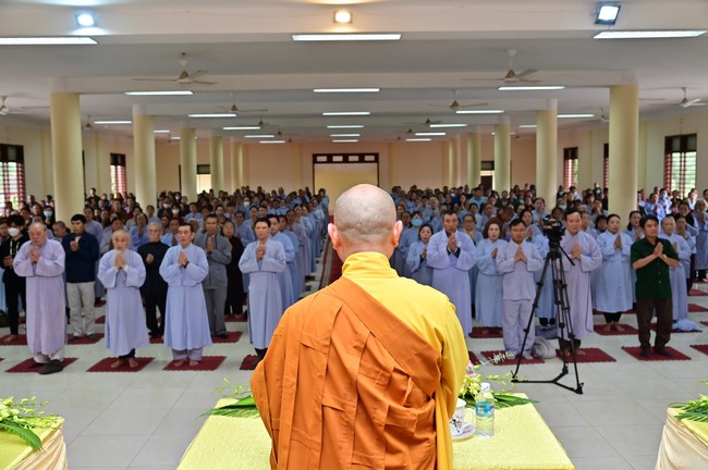 Preaching dharma at Giai Lam pagoda in the eleventh day of propagation trip in the Northern