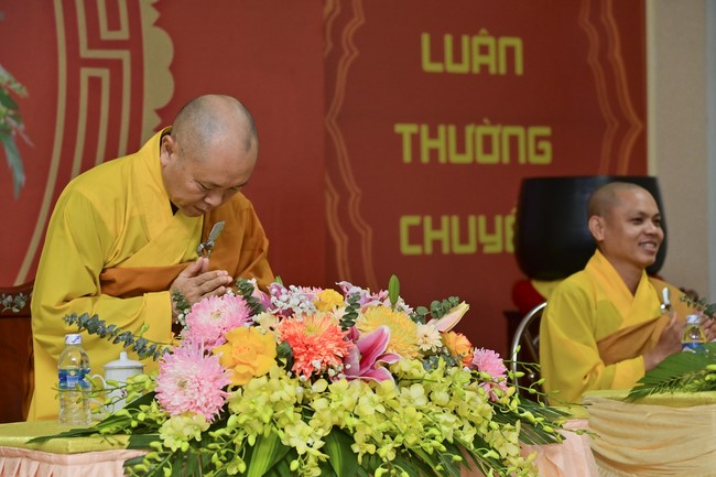 Preaching dharma at Giai Lam pagoda in the eleventh day of propagation trip in the Northern