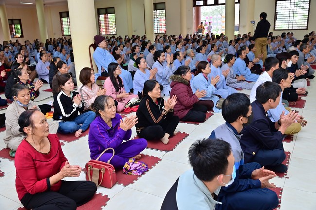 Preaching dharma at Giai Lam pagoda in the eleventh day of propagation trip in the Northern