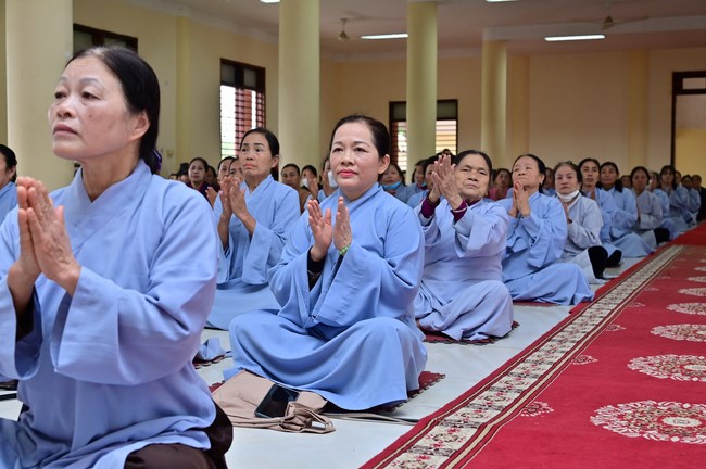 Preaching dharma at Giai Lam pagoda in the eleventh day of propagation trip in the Northern