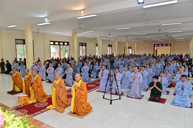 Preaching dharma at Giai Lam pagoda in the eleventh day of propagation trip in the Northern