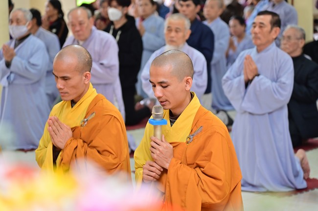 Preaching dharma at Giai Lam pagoda in the eleventh day of propagation trip in the Northern