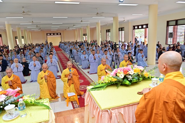 Preaching dharma at Giai Lam pagoda in the eleventh day of propagation trip in the Northern