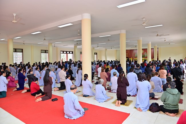 Preaching dharma at Giai Lam pagoda in the eleventh day of propagation trip in the Northern
