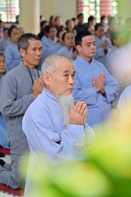 Preaching dharma at Giai Lam pagoda in the eleventh day of propagation trip in the Northern