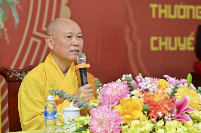 Preaching dharma at Giai Lam pagoda in the eleventh day of propagation trip in the Northern