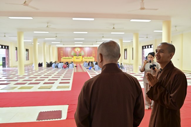 Preaching dharma at Giai Lam pagoda in the eleventh day of propagation trip in the Northern