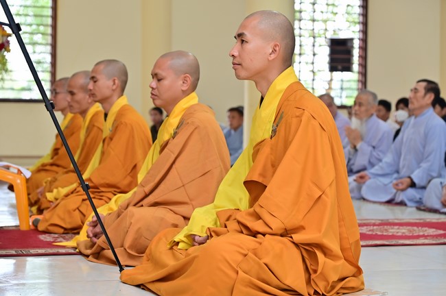 Preaching dharma at Giai Lam pagoda in the eleventh day of propagation trip in the Northern