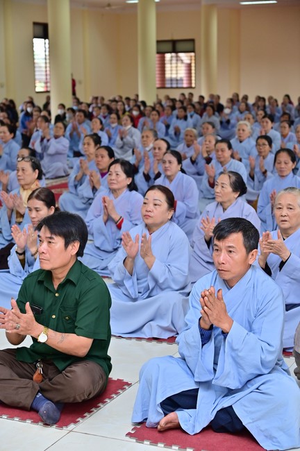 Preaching dharma at Giai Lam pagoda in the eleventh day of propagation trip in the Northern