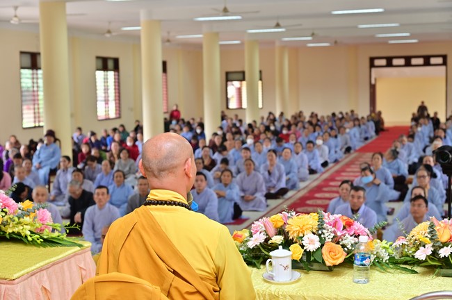 Preaching dharma at Giai Lam pagoda in the eleventh day of propagation trip in the Northern