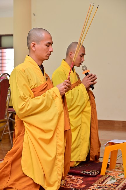 Preaching dharma at Giai Lam pagoda in the eleventh day of propagation trip in the Northern