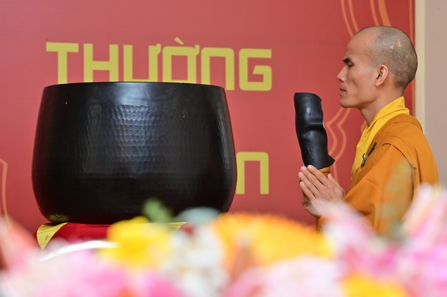 Preaching dharma at Giai Lam pagoda in the eleventh day of propagation trip in the Northern