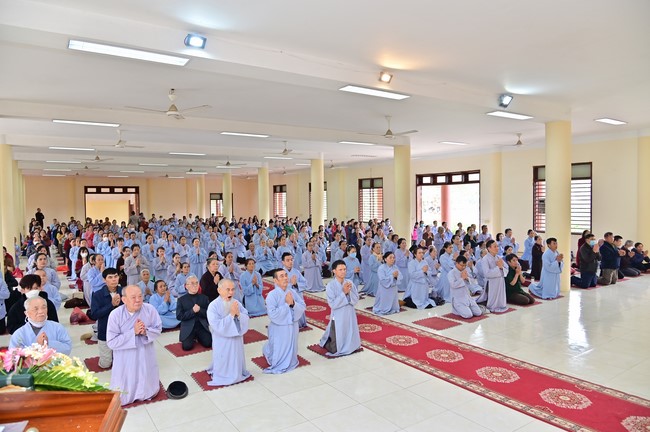 Preaching dharma at Giai Lam pagoda in the eleventh day of propagation trip in the Northern