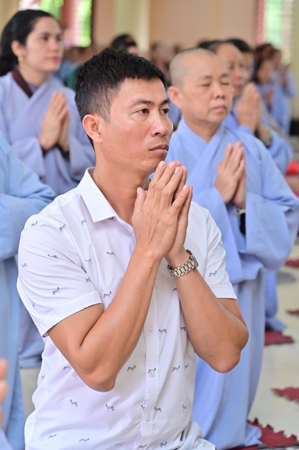 Preaching dharma at Giai Lam pagoda in the eleventh day of propagation trip in the Northern