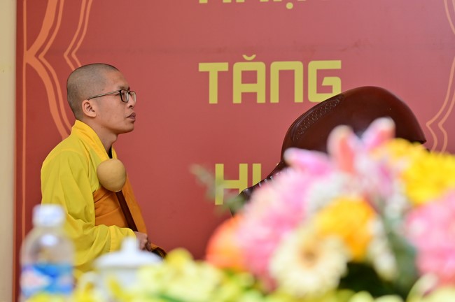 Preaching dharma at Giai Lam pagoda in the eleventh day of propagation trip in the Northern