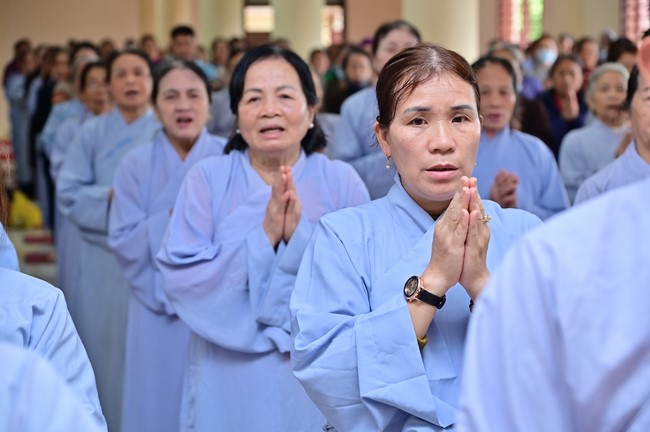 Preaching dharma at Giai Lam pagoda in the eleventh day of propagation trip in the Northern