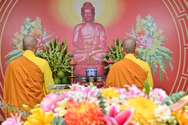 Preaching dharma at Giai Lam pagoda in the eleventh day of propagation trip in the Northern