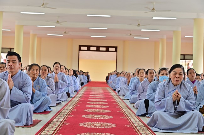 Preaching dharma at Giai Lam pagoda in the eleventh day of propagation trip in the Northern