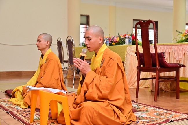Preaching dharma at Giai Lam pagoda in the eleventh day of propagation trip in the Northern