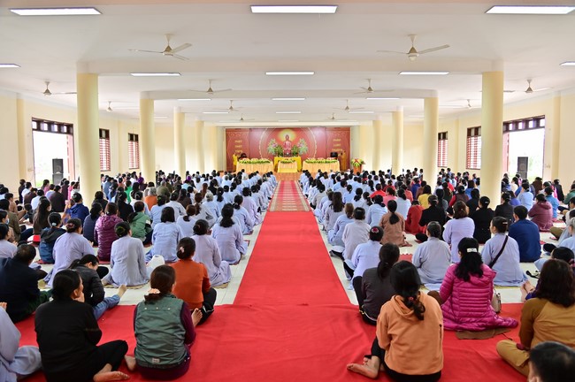 Preaching dharma at Giai Lam pagoda in the eleventh day of propagation trip in the Northern