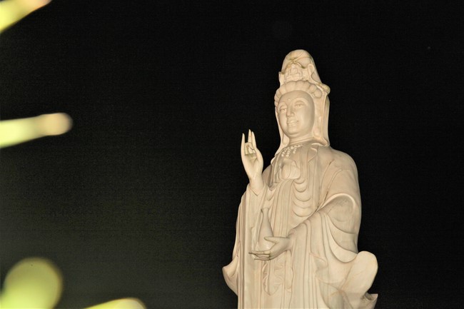 Prostrating five hundred names Bodhisattva Avalokitesvara at Giai Lam Pagoda, Ha Tinh