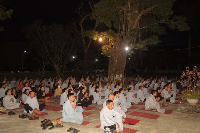 Prostrating five hundred names Bodhisattva Avalokitesvara at Giai Lam Pagoda, Ha Tinh